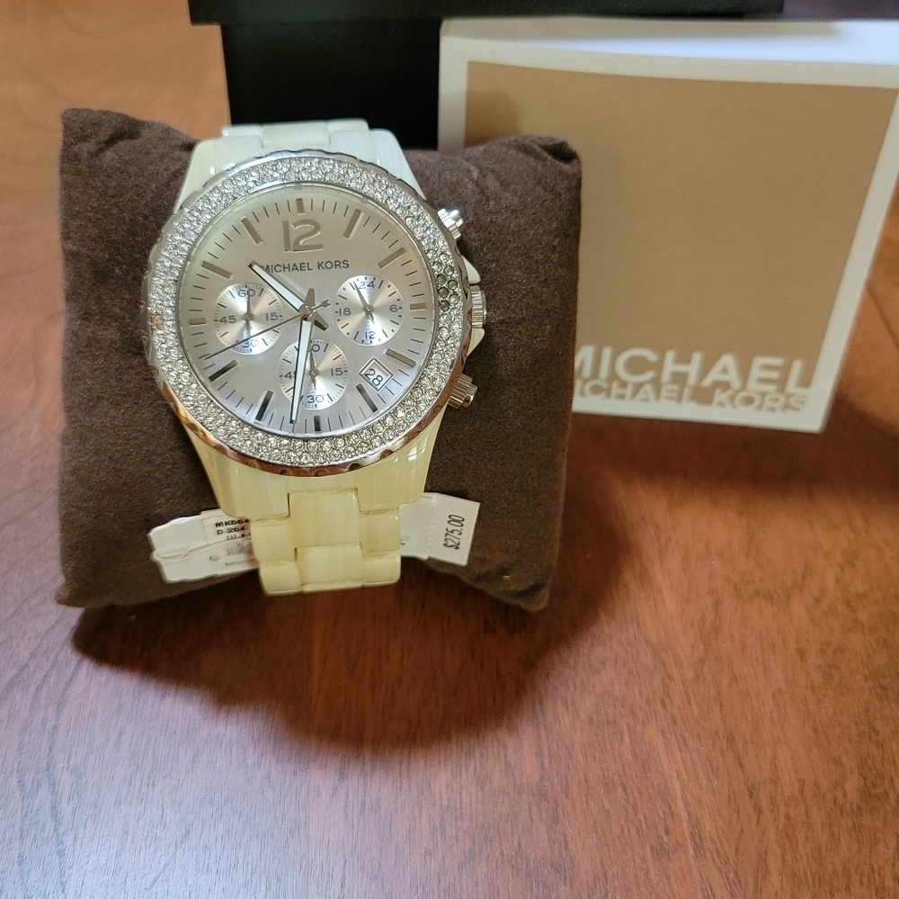 Cream watch